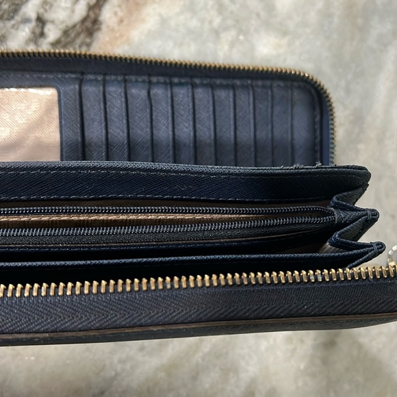 Michael Kors • Wristlet • Wallet - Picture 5 of 6